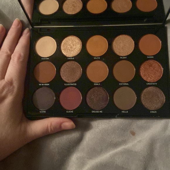 Morphe “Night Master” 15N eyeshadow palette used for swatches - Picture 5 of 5